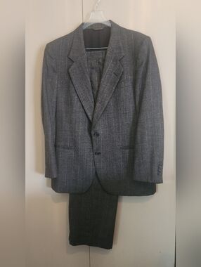 BACHRACH men's 100% wool 2 Pc suit, Gray & White Pin Stripe blazer & Pants Sz 42